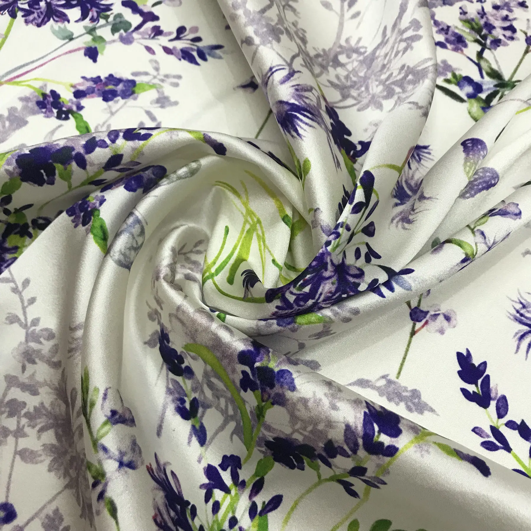 White Background with Purple Flower Printing and Dyeing 19 Momme Stretch Silk Fabrics Width Silk Cheongsam Dress Cloth