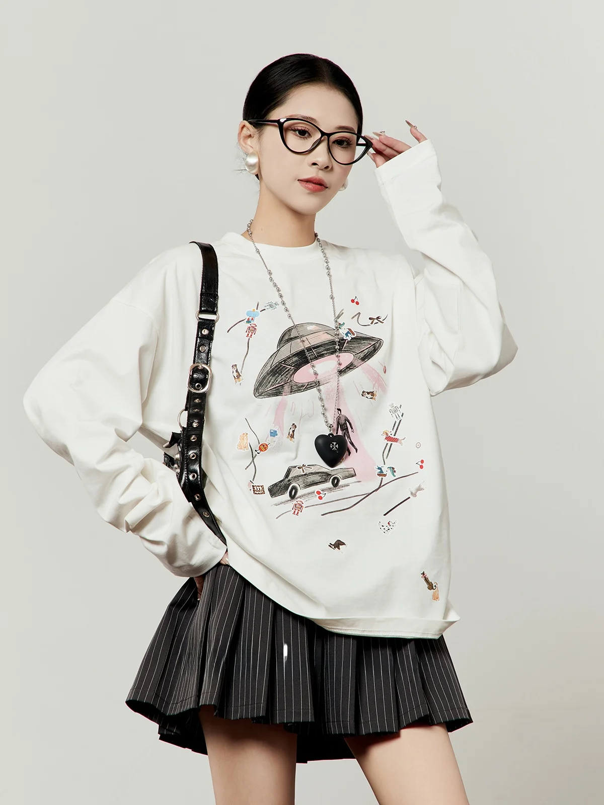 

Casual Loose round Neck White T-Shirt Women's Spring New Style Comfortable Breathable Long Sleeve Printed Love Heart Design