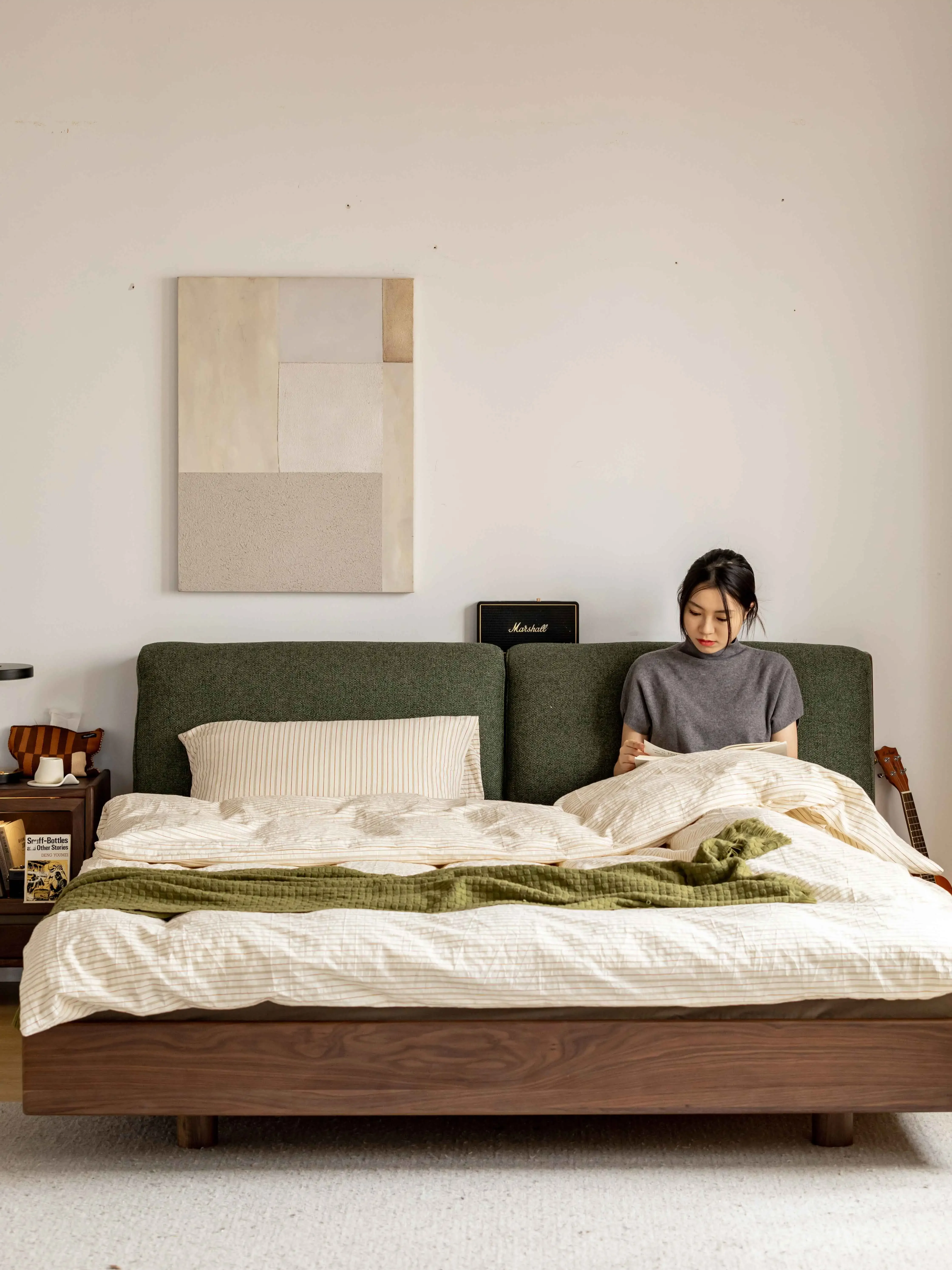 

Adjustable Headboard Modern Style Black Walnut Frame Solid Wood Queen Size Bed Latest Designs Upholstered Bed