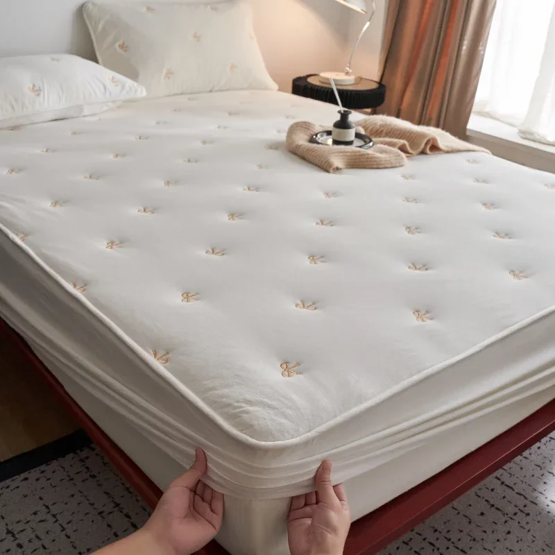 

Winter embroidered cotton washed cotton antibacterial soybean padded mattress solid color thickened mattress protective cover