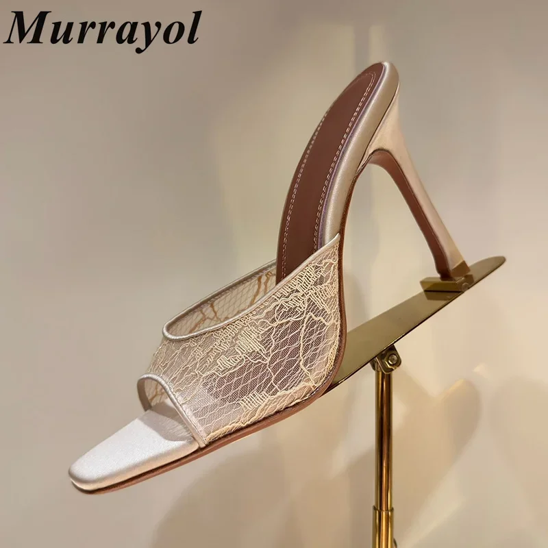 

Новинка 2025 года, однотонные сексуальные тапочки с квадратным носком, женские кружевные сандалии на одном ремешке на тонком высоком каблуке, летние вечерние модельные туфли