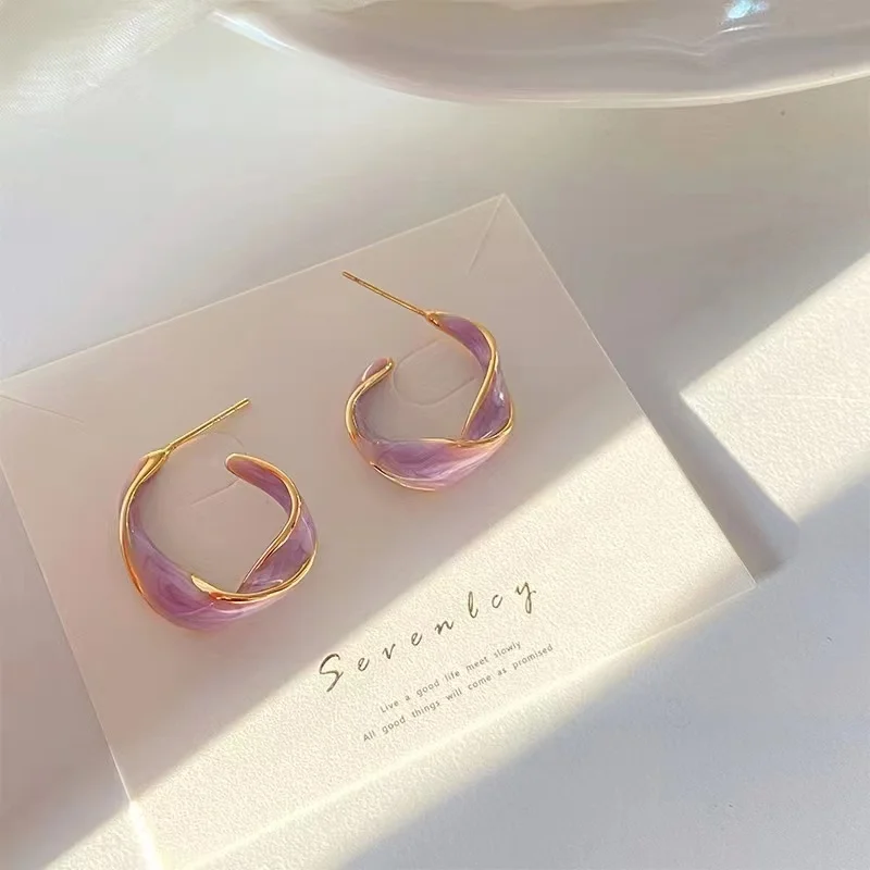 2022 New Fashion Lavender Purple Earrings for Woman Metal Golden Twisted Art Line Purple Stud Earrings Gift Jewelry Wholesale