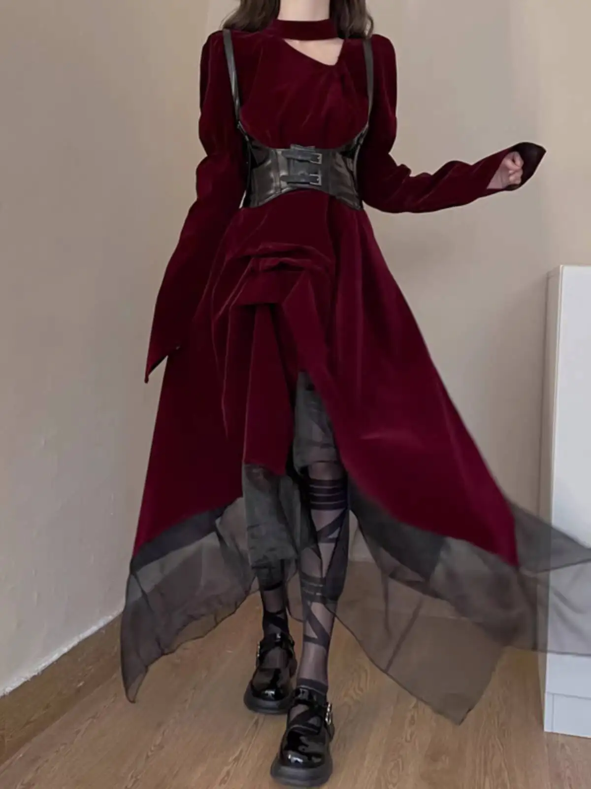 

Women's Dress 2026 Spring Autumn New Edgy Vintage Red Velvet Dress Niche Design Slim Fit Stylish Party Midi Dress