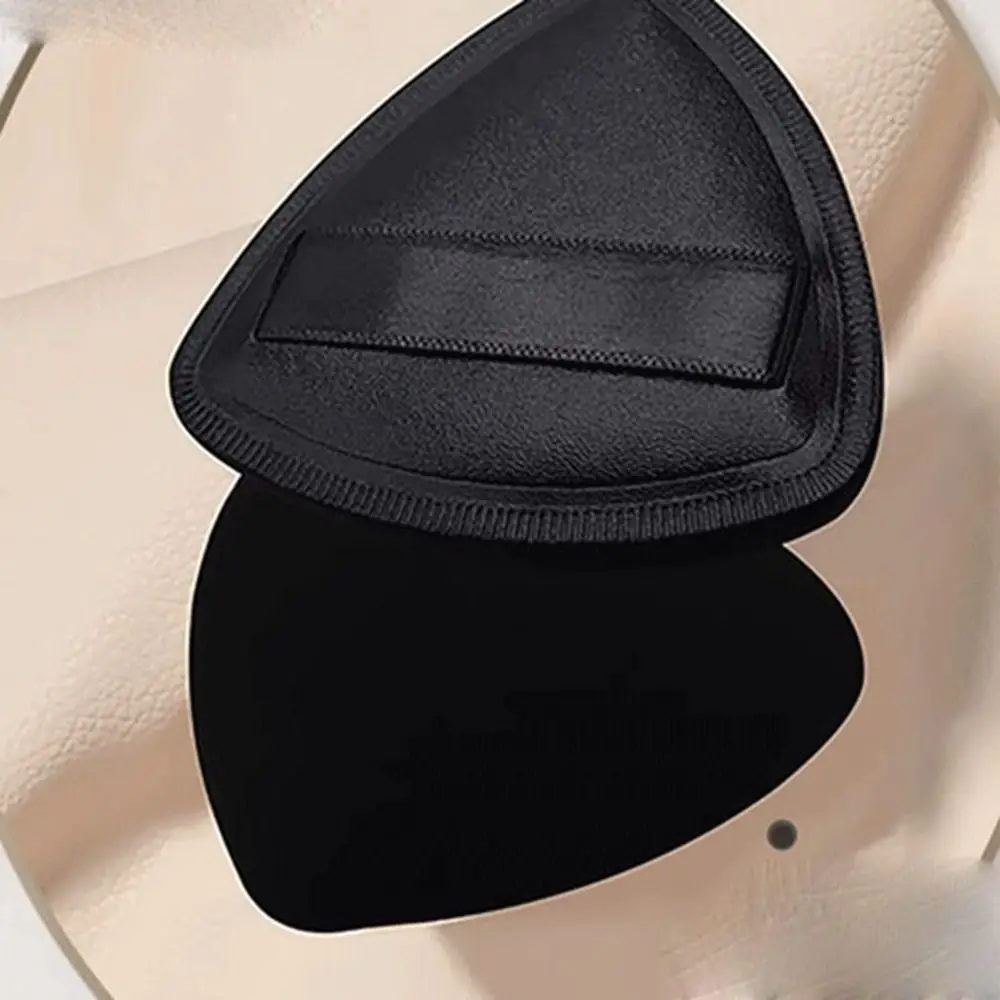 Polvere triangolare nera portatile per uso asciutto e bagnato Correttore morbido Trucco Soffio di cipria per fondotinta leggero a doppio uso