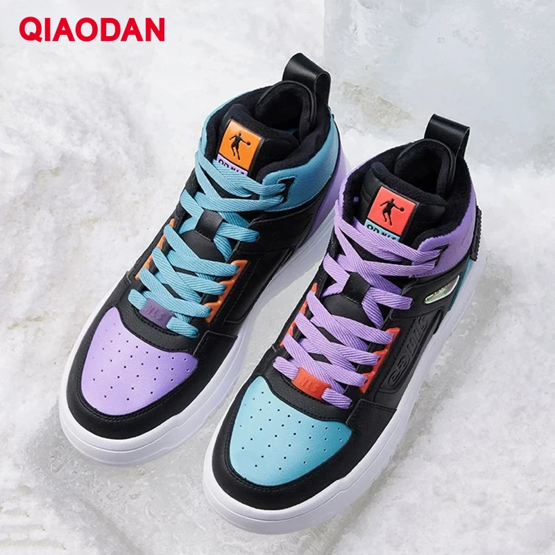 QIAODAN Skateboarding Shoes Unisex 2023 Autumn Winter Casual Leather Fashion Anti-Slippery Balanced Outdoor Sneakers XM45210520W