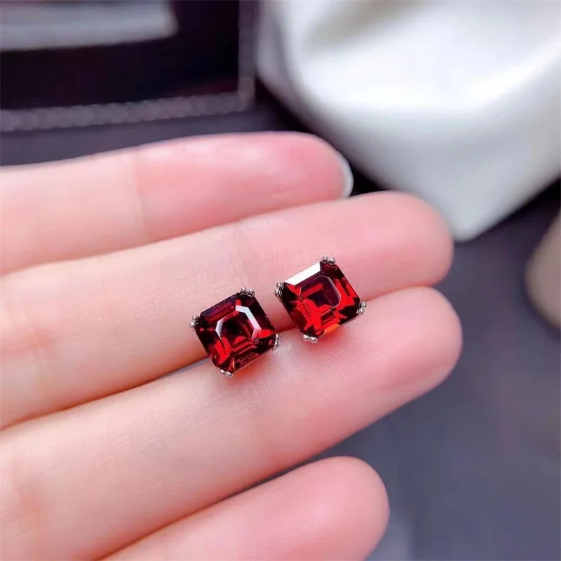 

Подлинный комплект ювелирных украшений: кольцо, кулон и серьги с гранатом квадратной формы, серебро S925, натуральный драгоценный камень, подарок для женщин, с сертификатом