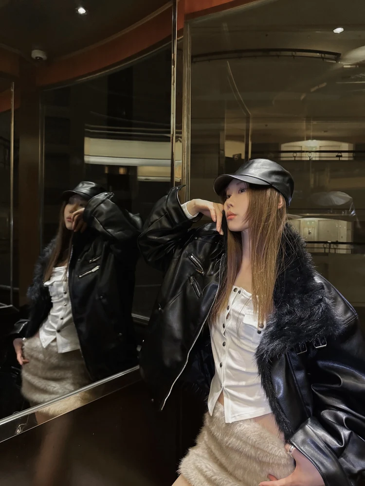 Jaqueta Casual Feminina Sermeet, Estilo Solto, Jaqueta Biker Preta em PU com Gola de Pelúcia, Design de Moda Inverno Novo