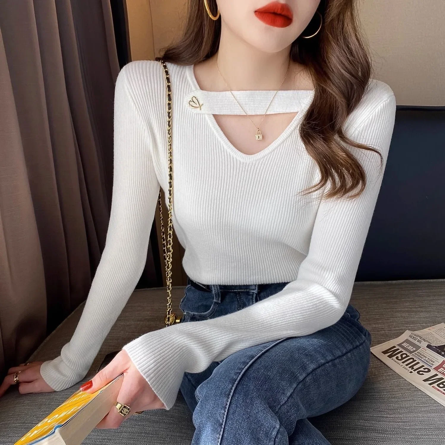 

Autumn Winter Hanging Neck Design Sensation Inner Wear Bone Frame Shirt Stylish V-Neck Knitted Sweater Women's Fashion