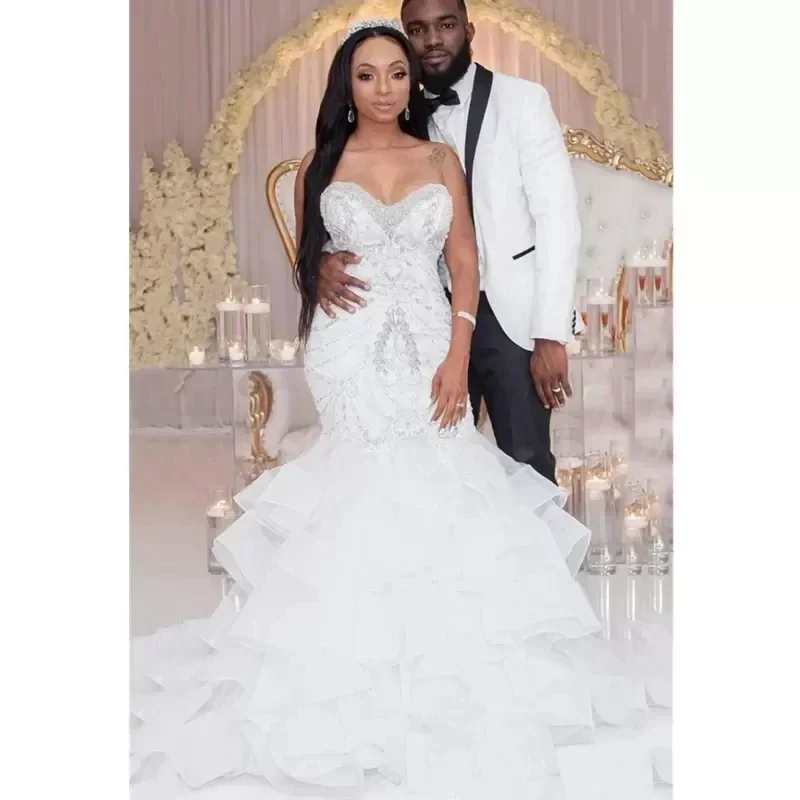 فساتين زفاف فاخرة مخصصة متألقة كريستالية فساتين زفاف ذيل كشكشة مصنوعة حسب الطلب مقاس كبير 2025