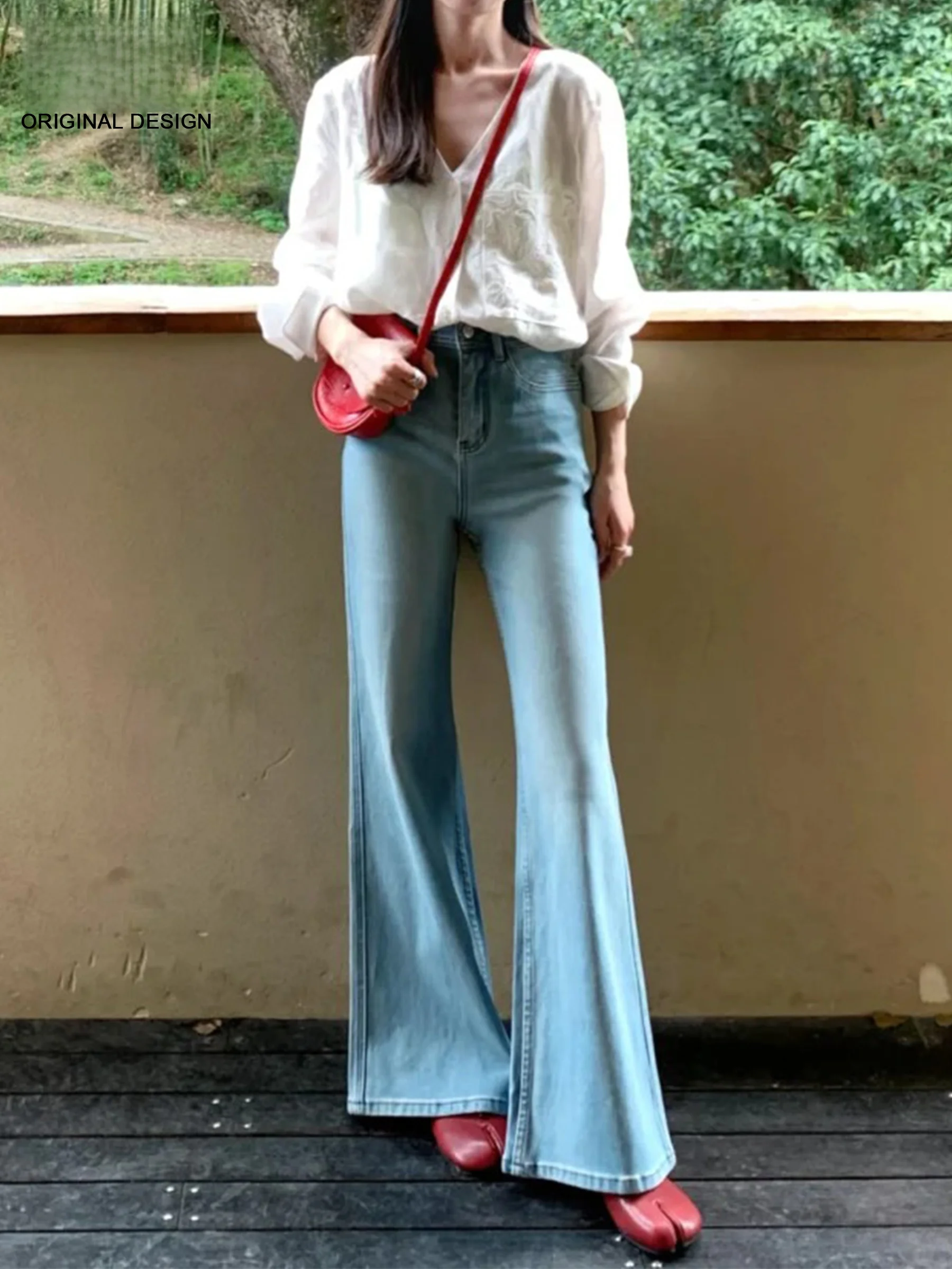 

Светло-голубые американские джинсы-клеш с высокой талией для женщин, свободные, стройнящие, повседневные, из денима, весна 2026, новый стиль, для повседневной носки