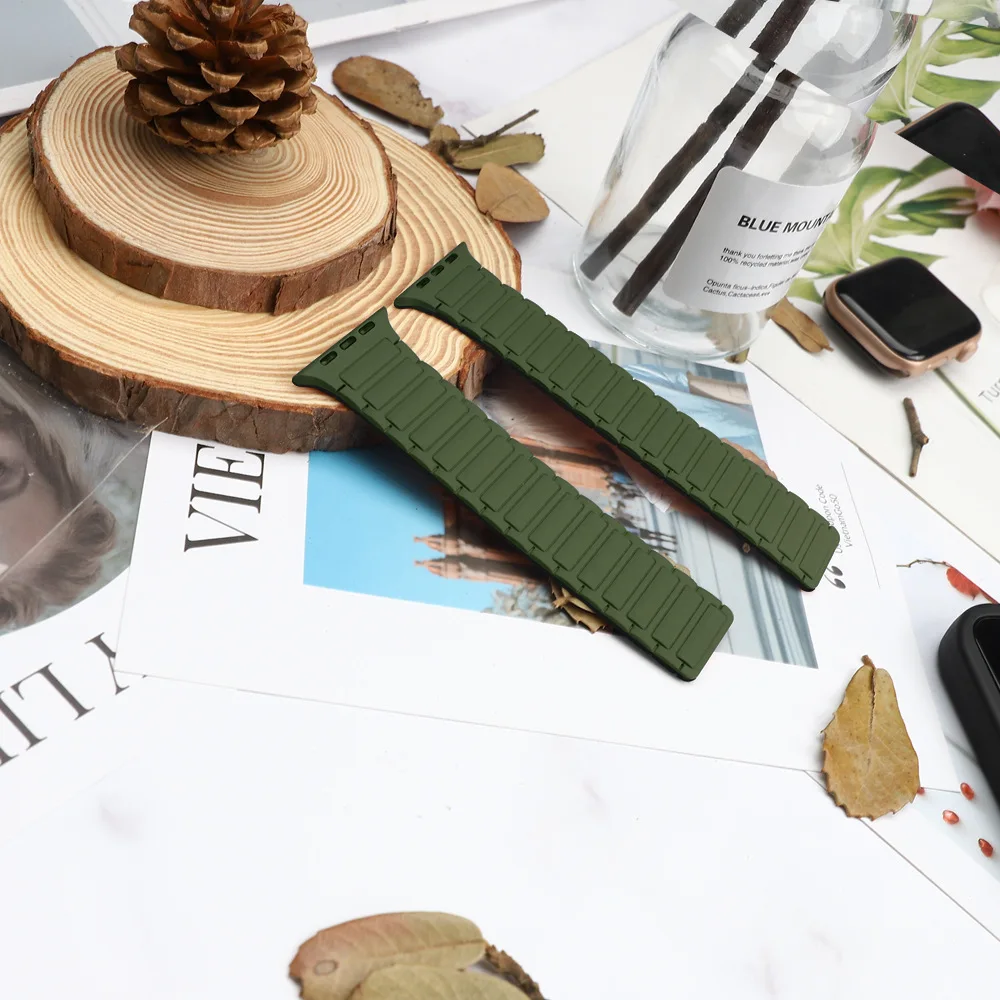 Correa de silicona para Apple Watch Series 10, 42mm, 46mm, 9, 8, 7, 6, 40mm, 41mm, 44mm, 38, 45mm, pulsera magnética para iWatch Ultra 2 49mm