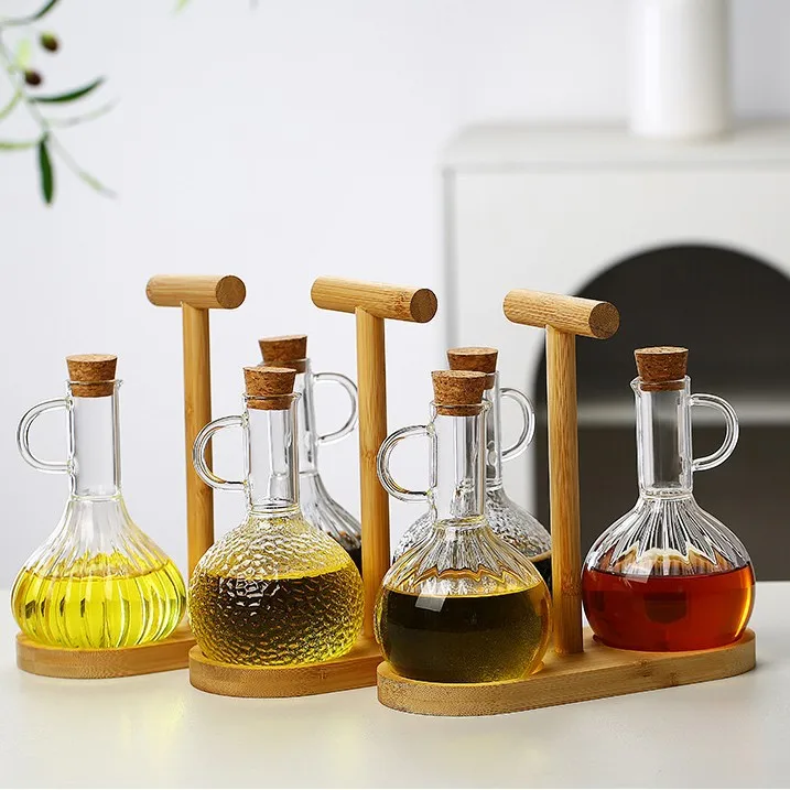 Olla de aceite de vidrio resistente al calor para el hogar, 300-350ml, con soporte de madera, botella para condimentos líquidos, salsa a rayas y aceite de vinagre