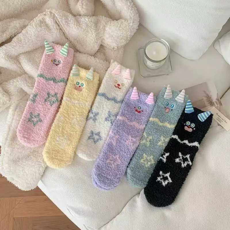 Urocze skarpetki damskie z motywem koralików na jesień i zimę, z motywem małych potworów, do spania, urocze gwiazdki, grube, ciepłe skarpetki do domu, do noszenia na podłodze, średniej długości.