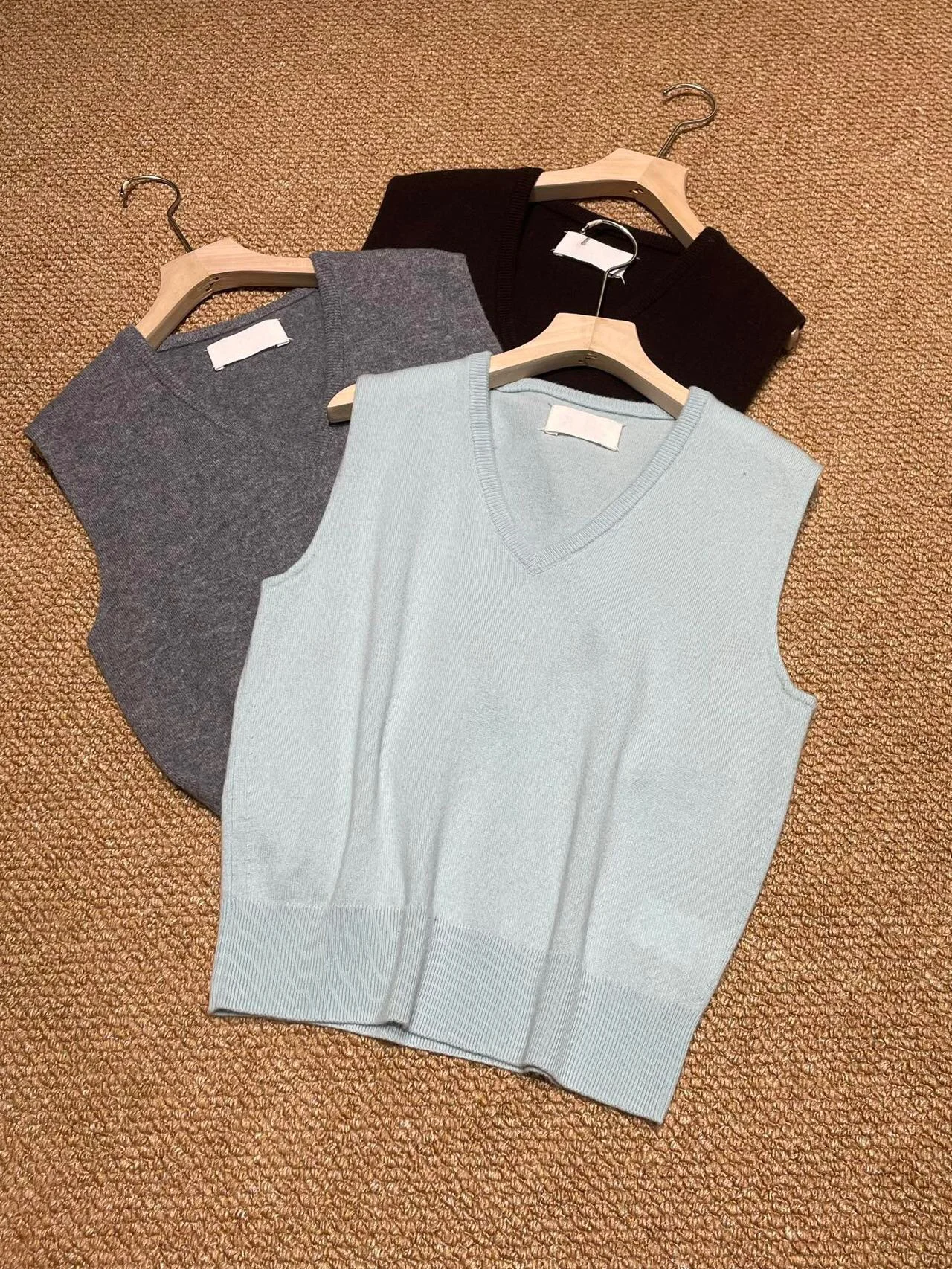 

Ay шерстяной жилет с v-образным вырезом, женская трикотажная внутренняя одежда, осень-зима, новый жилет маленького размера кофейного цвета, повседневная мода для поездок на работу