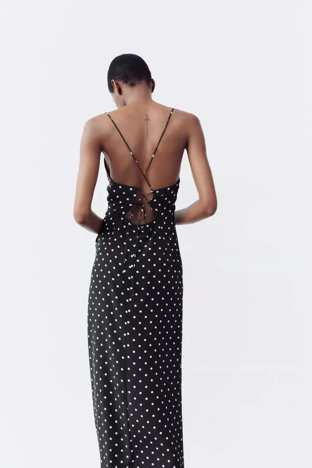 Vestido Midi ter com Estampa de Poá Novo Verão 2024 Moda Fena Estilo Casual Sem Mangas Decote em V Outro Material 00%