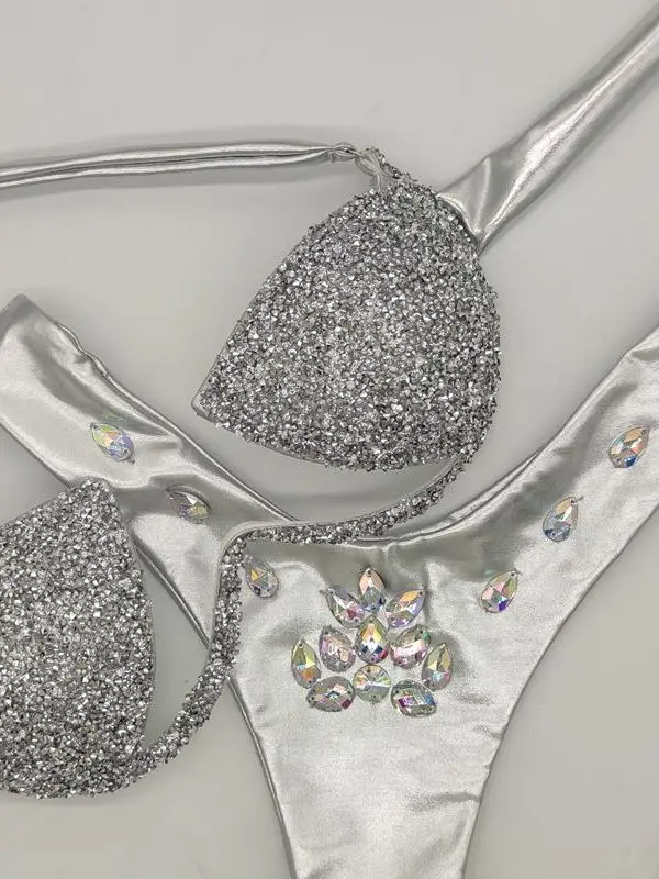 ชุดว่ายน้ำบิกินี่เซ็กซี่แบบแยกชิ้น ประดับเพชร สำหรับผู้หญิง เหมาะสำหรับเล่นกีฬา โยคะ ฟิตเนส พร้อมฟองน้ำเสริมหน้าอก