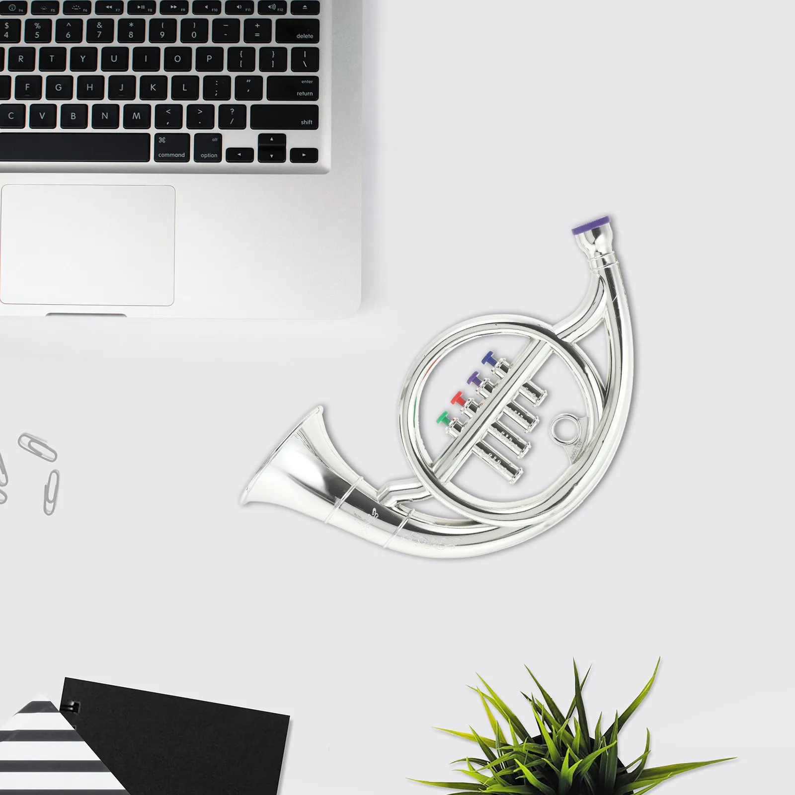 

1Pcs French Horn Simulated Performance Prop Exquisite Handmade Musical Instrument for Desk Decoration Educational