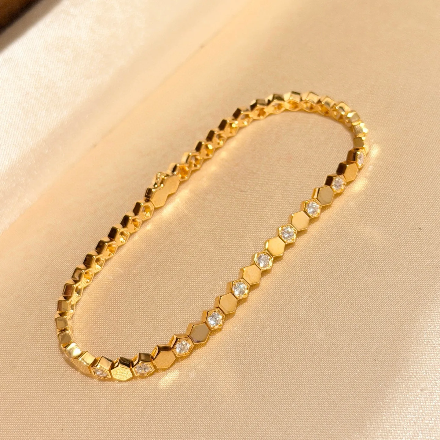 

2025 New Style 100% 925 Sterling Silver Honeycomb Bracelets 18K Gold Plated Pave AAA Zircconia Bracelet For Women Fine Jewelry