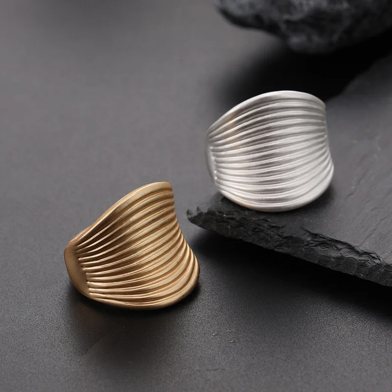 New jewelry ring live ring-shaped high-end fashion trend women's jewelry Europe and the United States