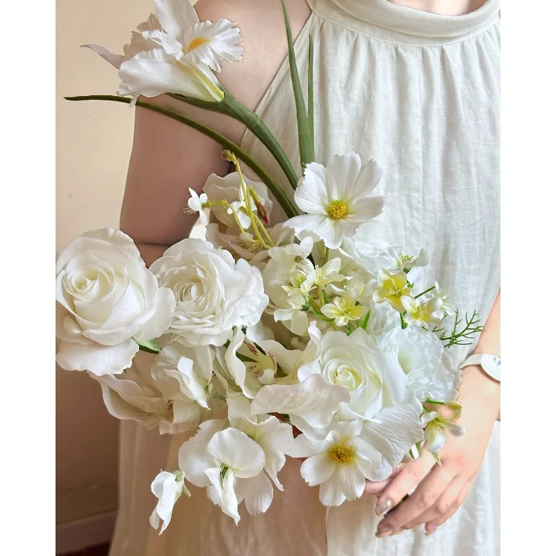 

White tied bouquet moisturizing feel simulated flower wedding license wedding photo shooting props iris peony flower