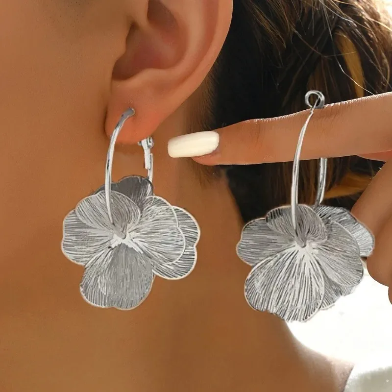 Pendiente de aro de flor hueca de doble capa a la moda para mujer, pendientes colgantes de Color plateado Vintage, accesorios de joyería para uso diario, regalo