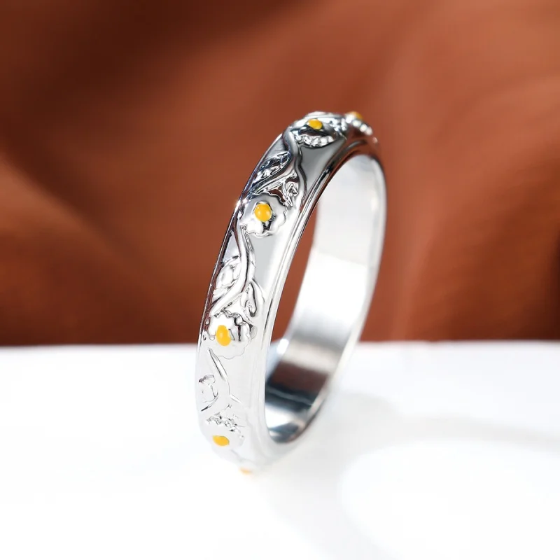 European and American Retro Vine Flower Fine Ring, Yellow Drip Oil Three-dimensional Carved Countryside Style Niche Accessory