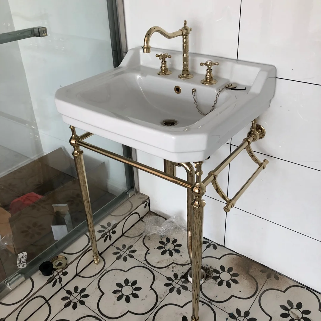 Vintage bathroom full copper floor standing American style homestay washbasin