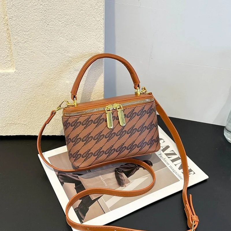 

Элегантная женская сумка-мессенджер из тонкой кожи, классический парижский стиль и аккуратный пригородный дизайн ​