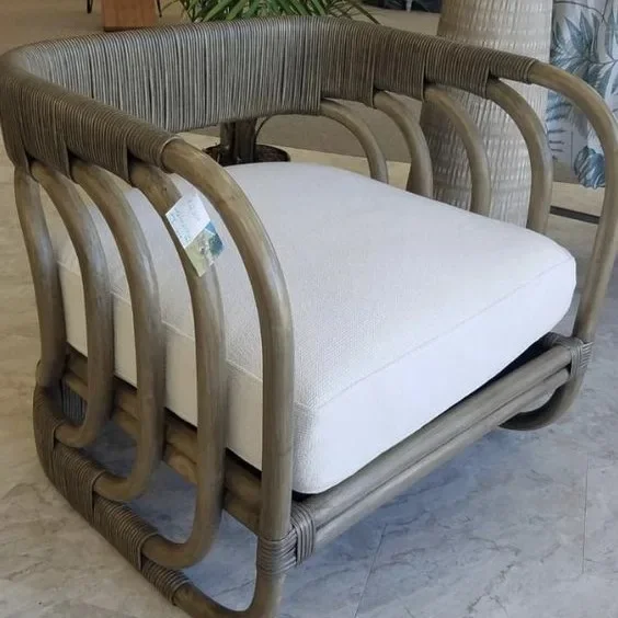 Divano singolo in stile retrò francese, letto e colazione soggiorno sedia per il tempo libero in rattan divano in rattan indonesiano