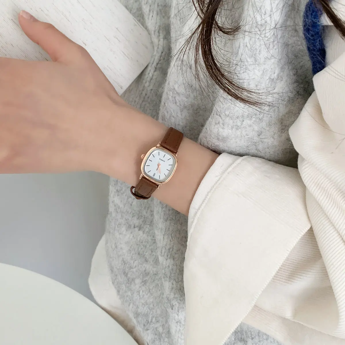 MSTIANQ Square Retro Watch Female Ins Wind Niche Luxury Design Students Jnior High School Simple Temperament Small Dial.