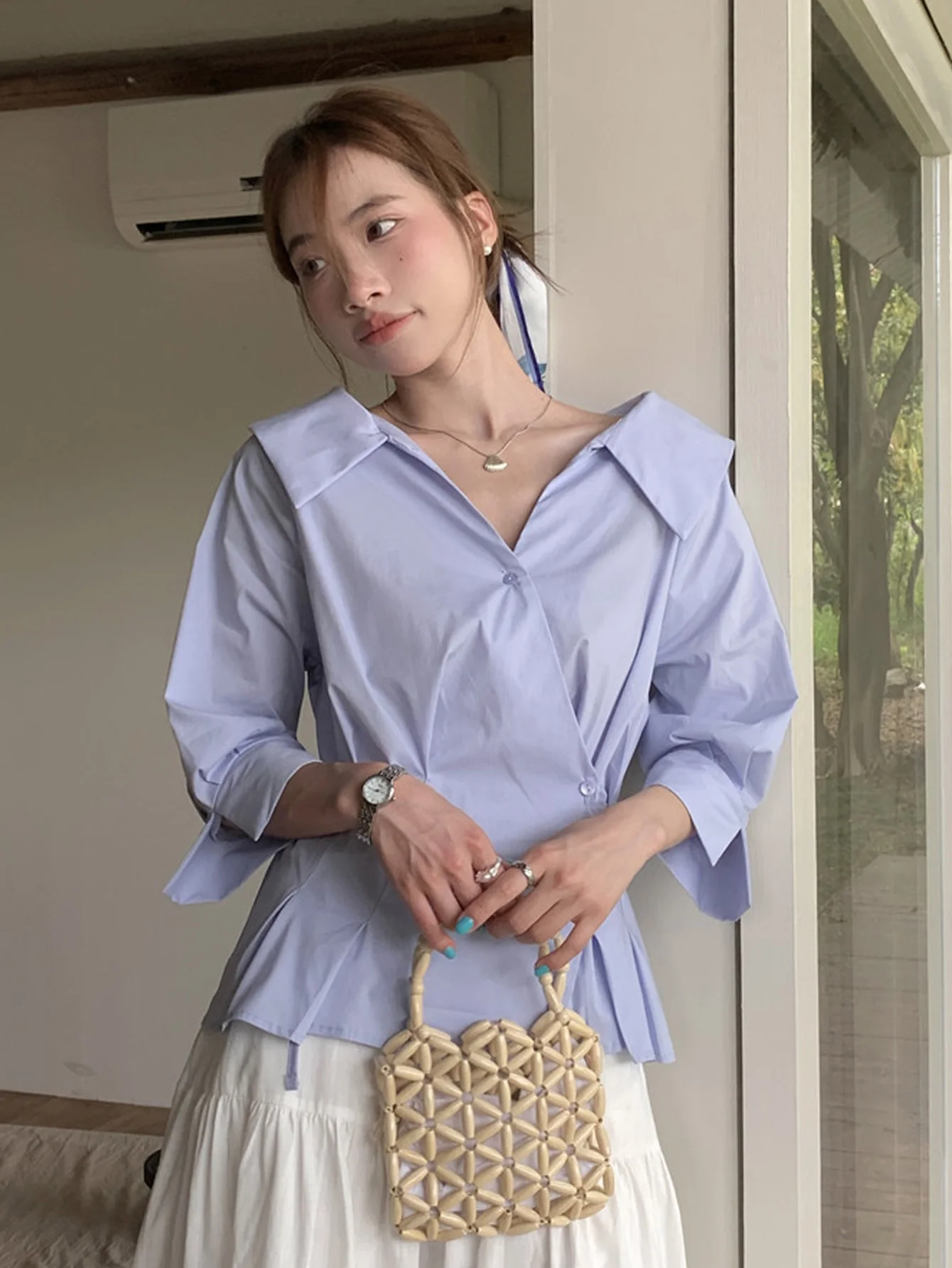 Summer New French Retro Style Solid Color Waist Wrap for Slim Skew Button Design V-neck Short Sleeve Shirt for Women