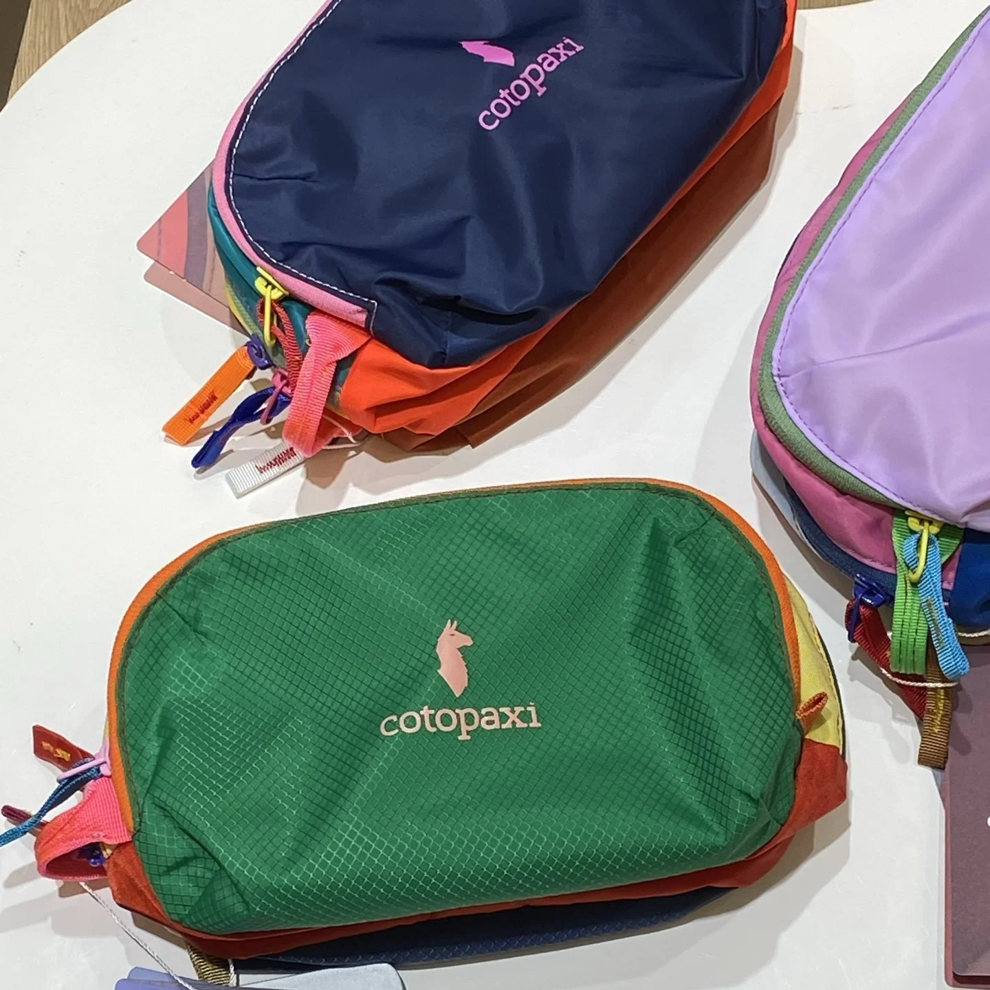 حقيبة خصر للسفر من النايلون المقاوم للماء بسعة كبيرة 4 لتر من الألبكة - حقيبة مستحضرات تجميل رياضية ذات كتلة ألوان للمشي لمسافات طويلة واللياقة البدنية