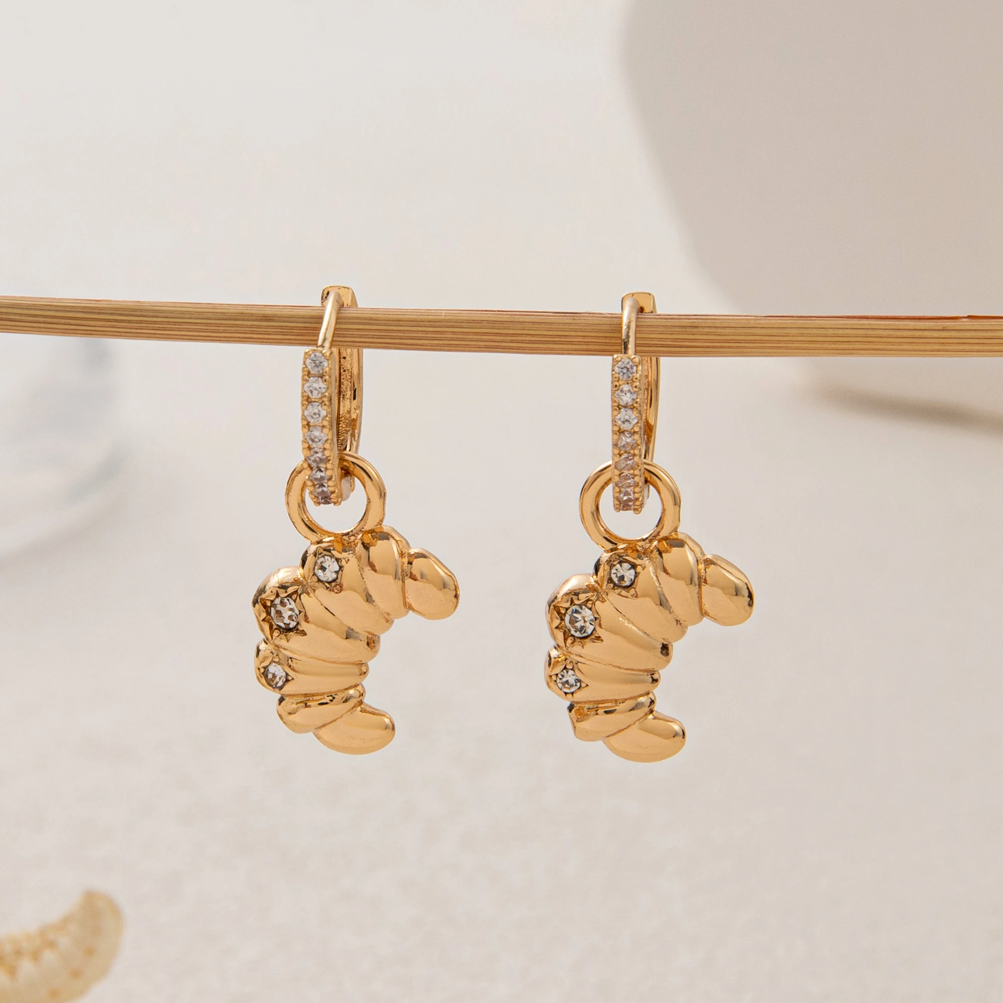 

18K gold-plated women's exquisite French tassel pendant with cow horn ring earrings inlaid with zirconium charming accessories