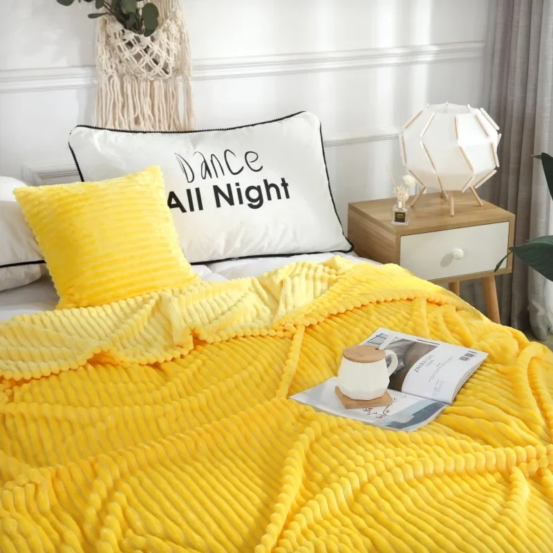 1pc Fluffy Coral Velvet Blanket Air-Conditioned Flannel Plush Comfortable Thickened and Warm Solid Color Throw Blanket Bed Cover
