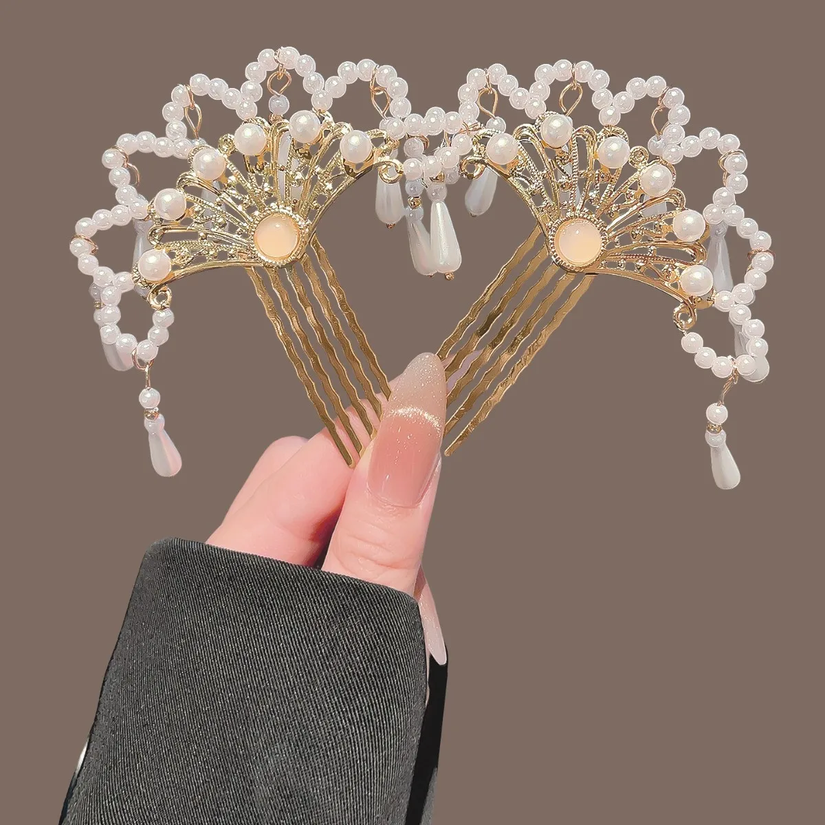 Vintage Pearl Hair Comb for Women Fan Shaped Water Drop Tassel Pendant Hairpin Elegant Hanfu Cheongsam Hair Accessories Gifts