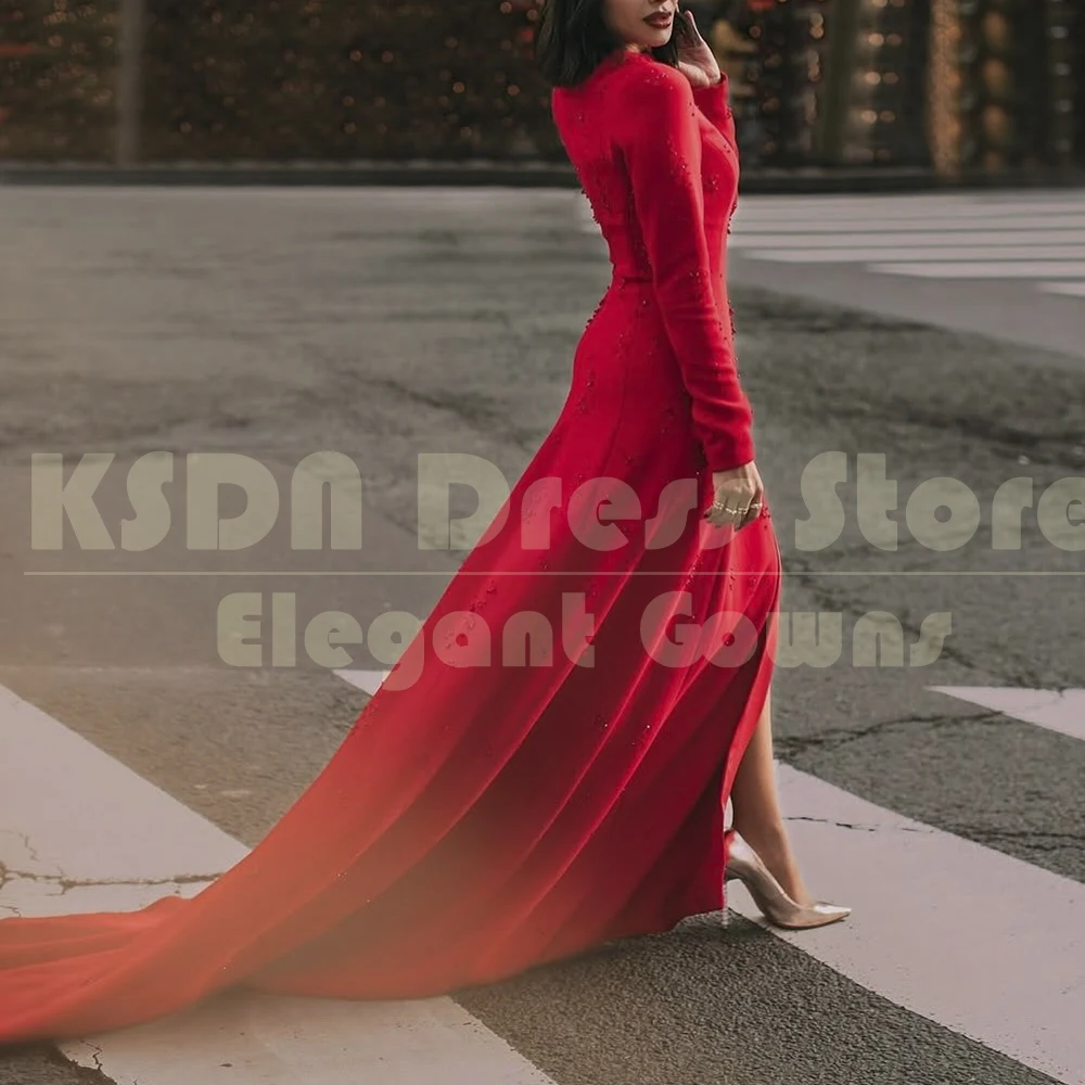 Luksusowe czerwone suknie wieczorowe dostosowane na szyję z długim rękawem rozcięcie suknia boczne rozcięcie tren kaplica kryształowa prosta sukienka gwiazd