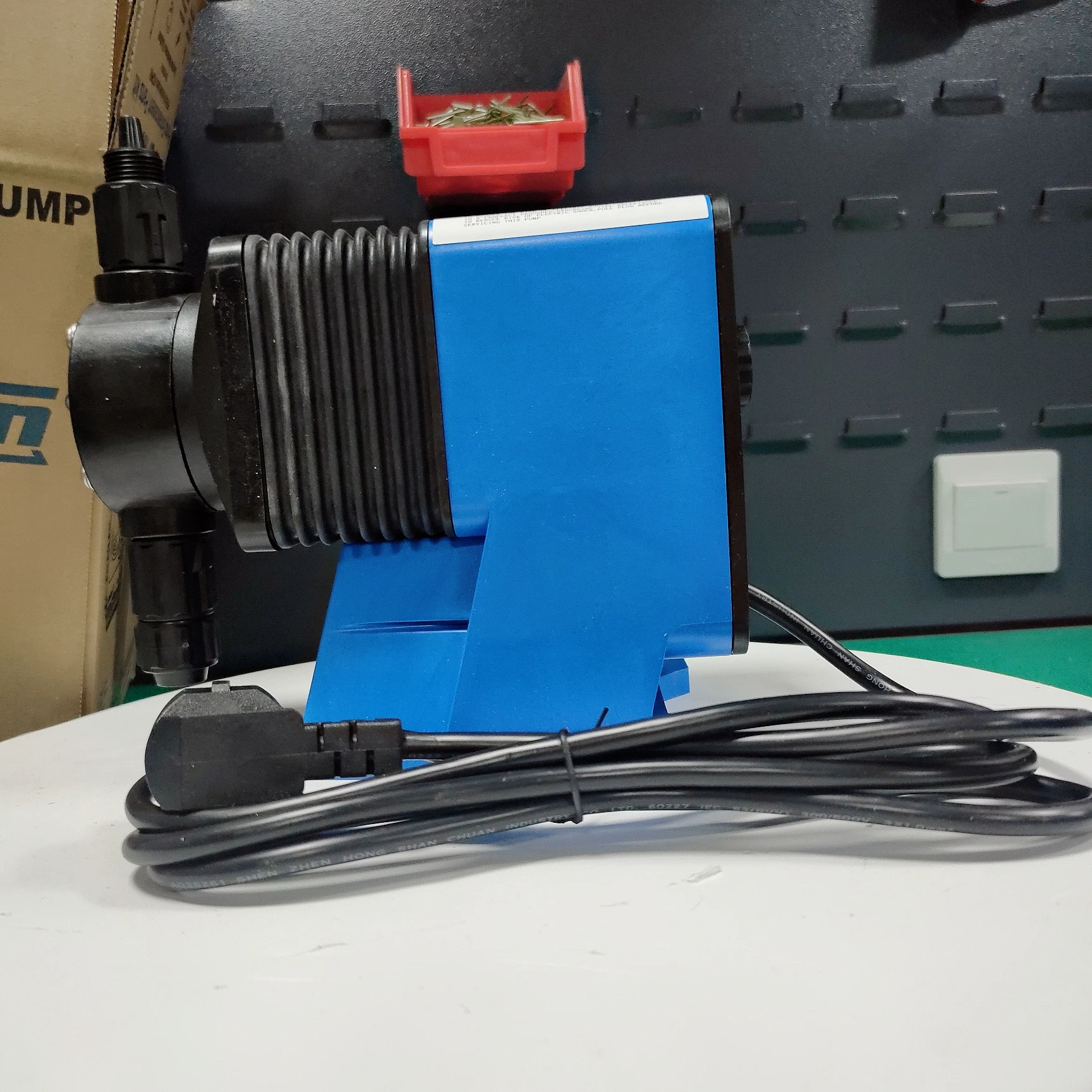 Механический мембранный дозирующий насос Pulsafeeder с небольшим расходом LB64SB-PTC1-XXX для контроля дозирования химикатов