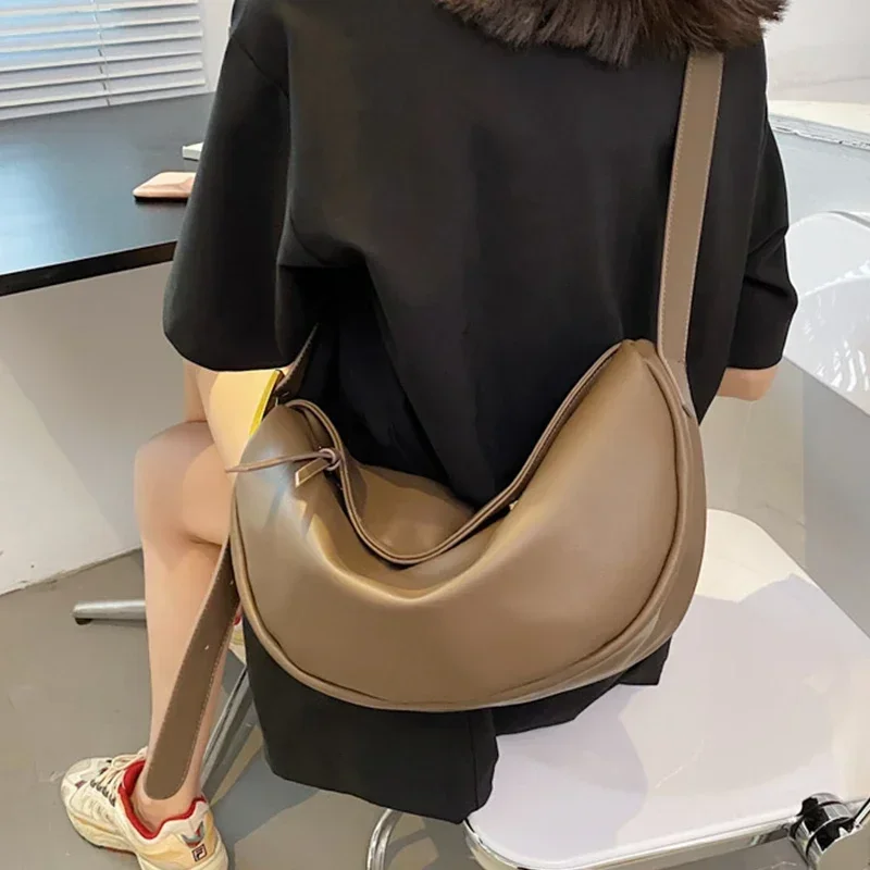 Women's Coffee Maillard Banana Shoulder Bag Medium Pu Leather Lady Commuter Armpit Crossbody Bags Female Roomy Half Moon Handbag