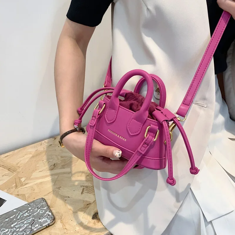 2022 nuova borsa da donna borsa estiva carina mini borsa a conchiglia tendenza moda retrò messenger borsa da donna con una spalla borsa per rossetto