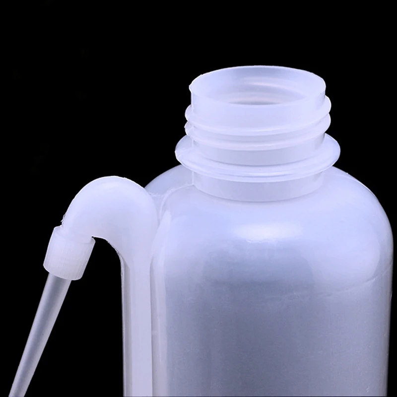 Wash Bottle, 500ml Polyethylene, Unbreakable - Screw Cap with Down Spout for Dispensing Liquid Labs， Squeeze Dispensing Bottle