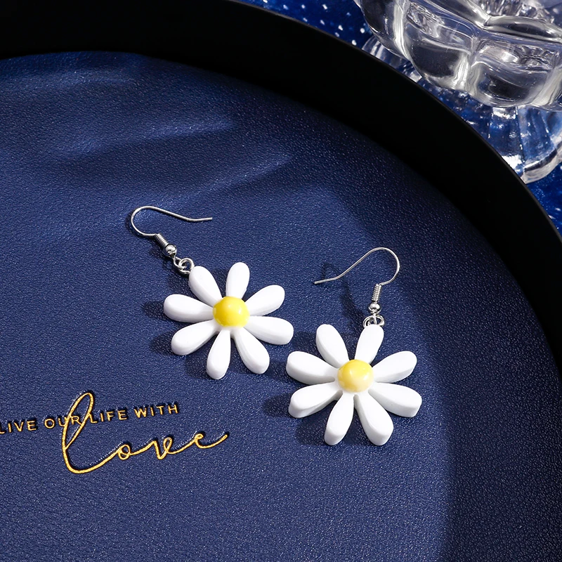 Aihua Süßigkeiten Farbe Harz Gänseblümchen Blumen Ohrringe koreanische Mode baumelt Ohrring für Frauen Mädchen Schmuck Geschenke – Detail 2