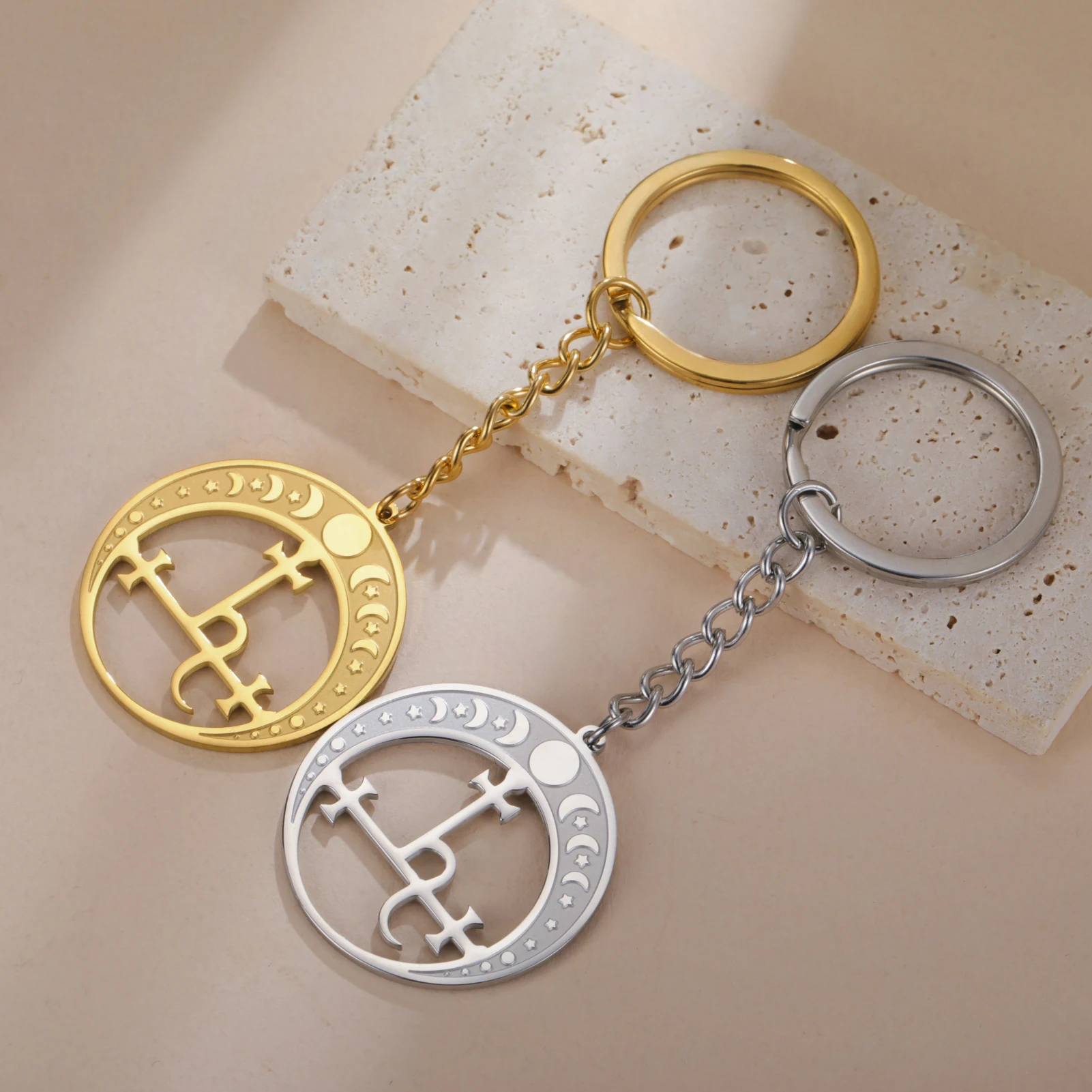 Vassago Sigil of Lilith Keychain Triple Moon Goddess Pendant Key Ring Pagan Wiccan Magic Egyptian Amulet Jewelry for Women Men