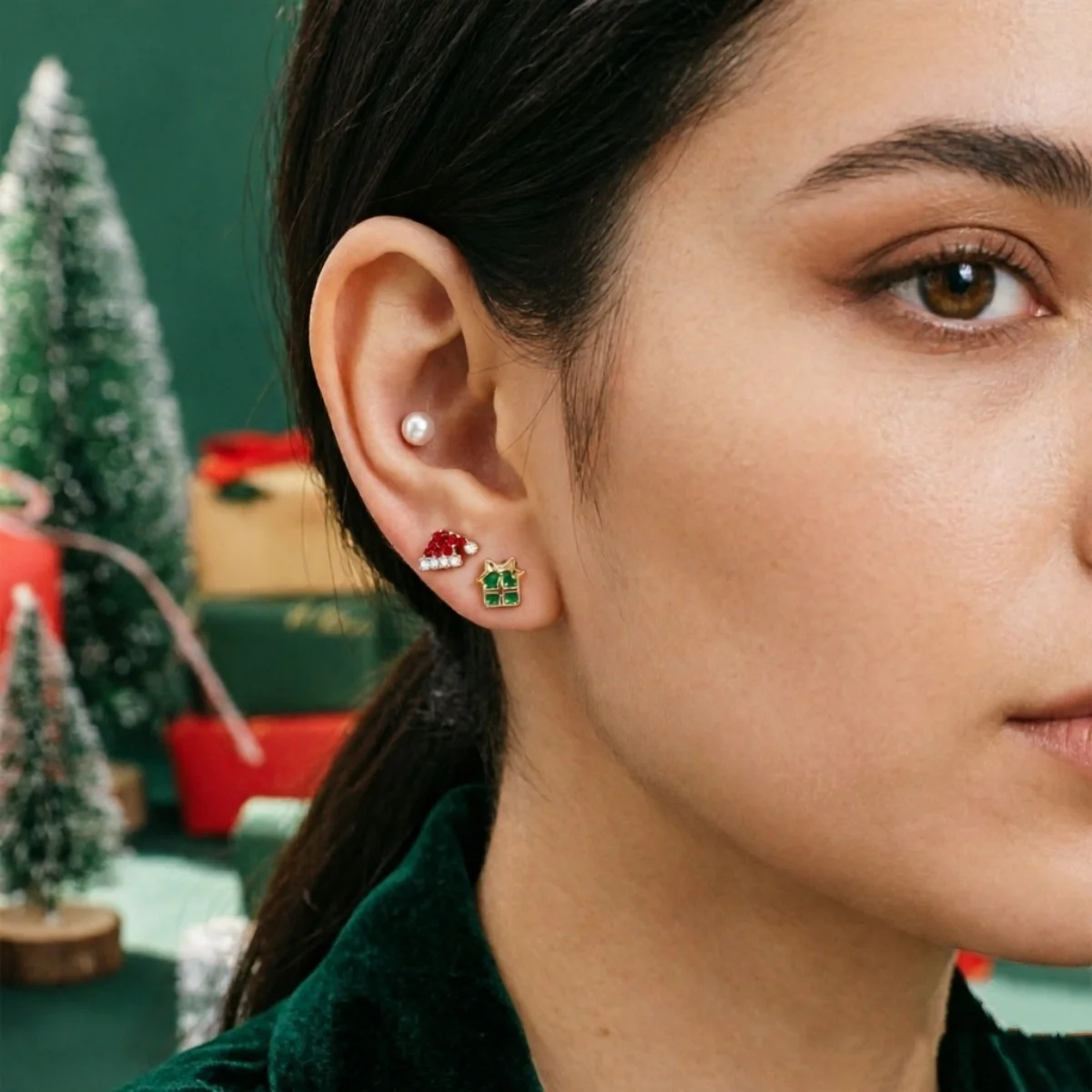 8 Paar/Set Strass-Weihnachtsbaum-Mütze Schneeflocke Elch Kranz Socken Geschenkbox Kleine Ohrstecker für Damen Weihnachten Neujahr Schmuck – Detail 14