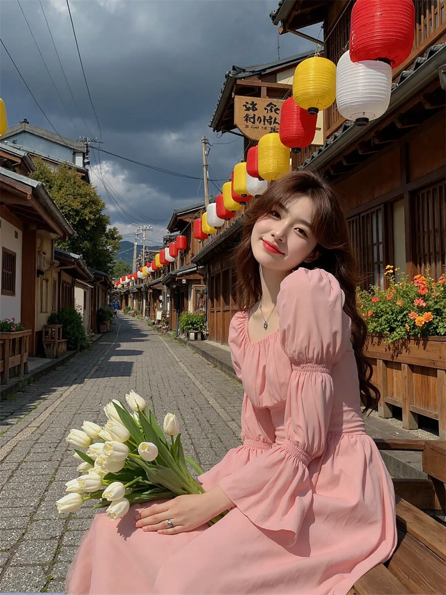 Sukienki damskie eleganckie na imprezę, fason A, styl francuski, morelowe, z rozcięciem z boku, wysokie rozcięcie, rozcięte, z wycięciami, jesień