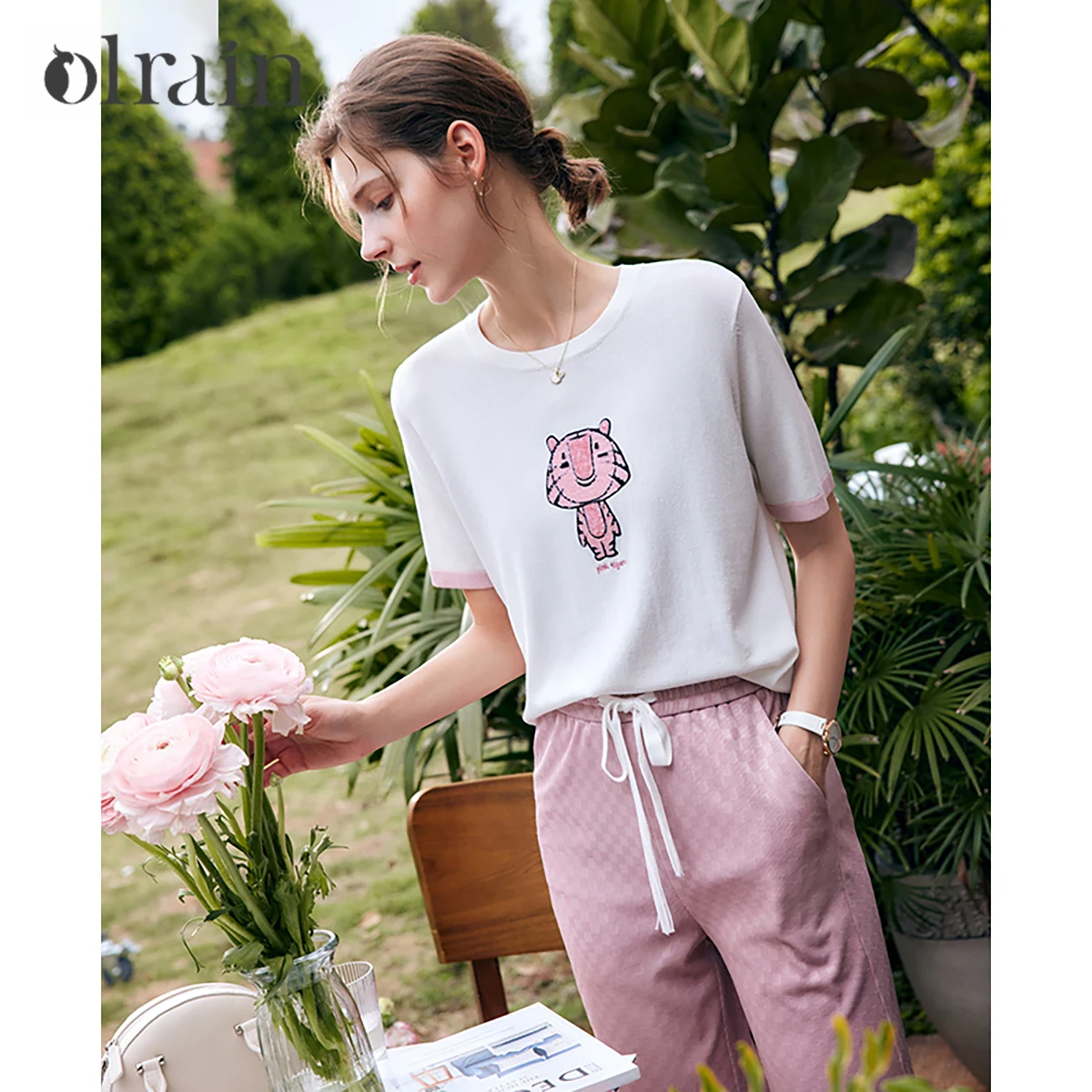 OLrain Women's Pullovers French Beige Casual Knitted Sweater 2026 Summer Loose O-neck Simple Bead Embroidered Jumper O22XZ60826