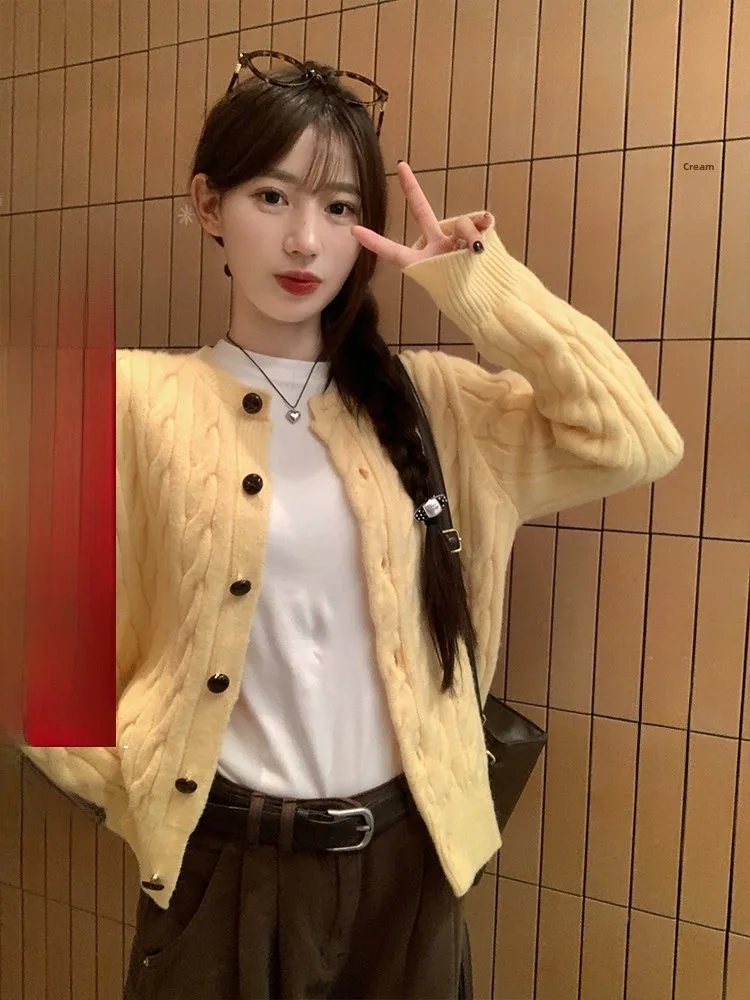 

Женский вязаный кардиган с длинными рукавами, свободного кроя, желтый, с узором косы, зимняя верхняя одежда, повседневный модный дизайн, с пуговицами