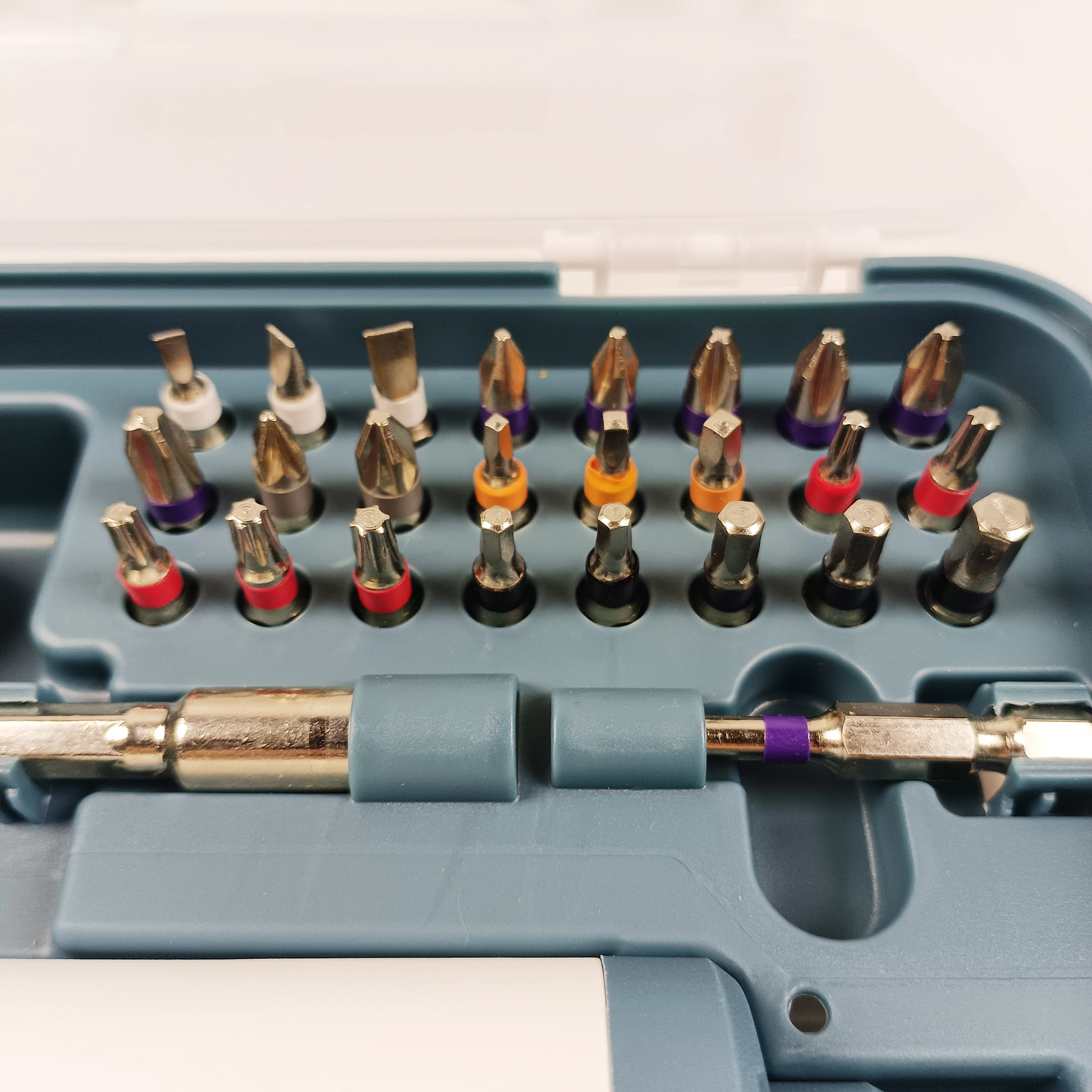 Multifunctional 28-in-1 DIY Repair Tools Battery Powered Screwdriver Set for Disassembly and Maintenance