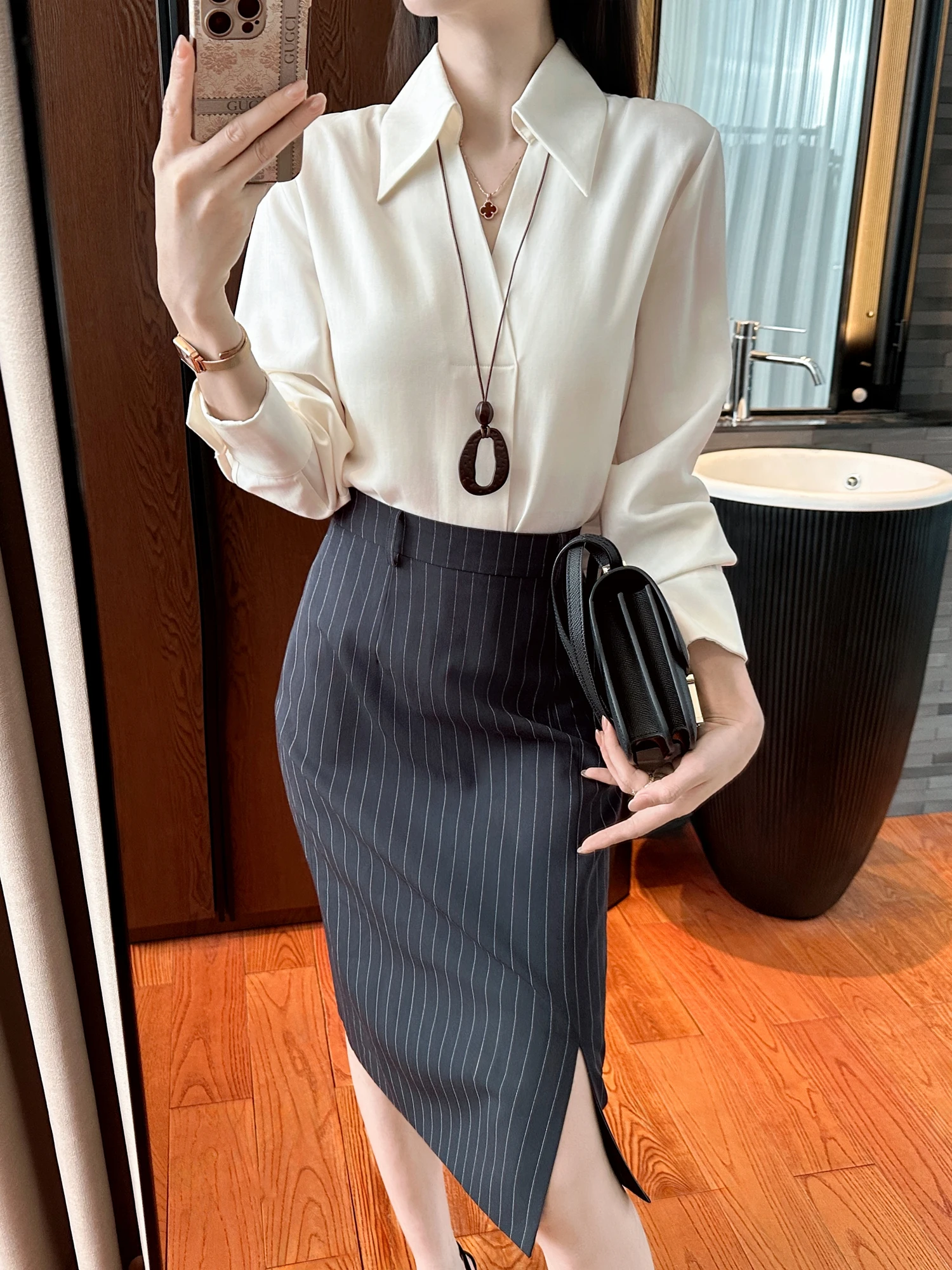 

Elegant Long Sleeve Collared Shirt for Women Unique High-End Feel Commute Style Korean Fit Breathable Skin-Friendly Summer