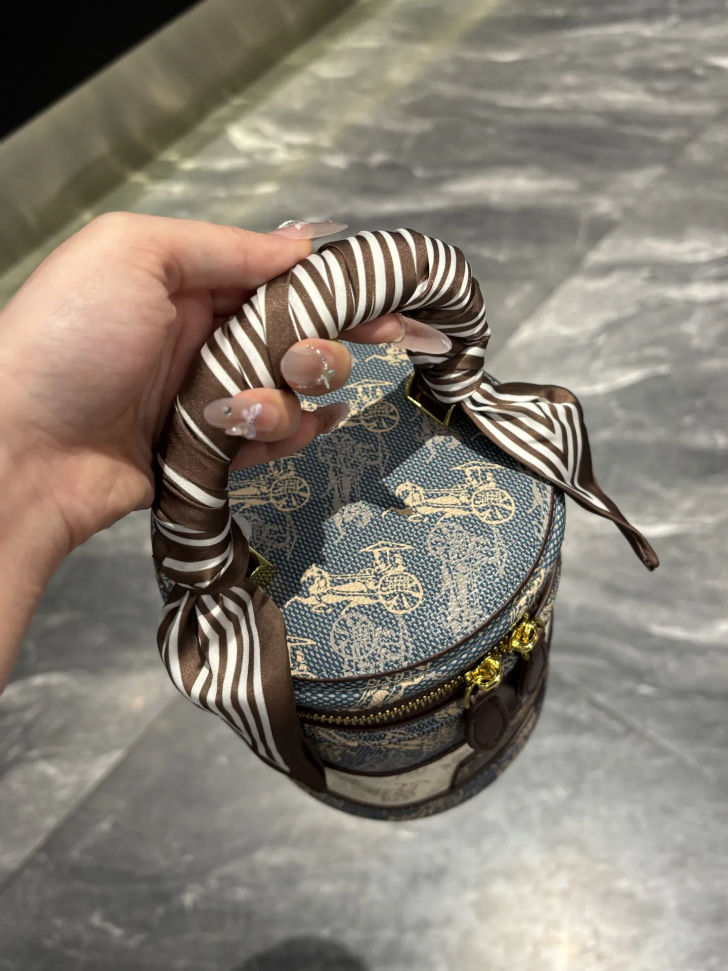 amiciyah-retro-artistic-color-block-carriage-print-bucket-bag-women's-commuter-single-shoulder-crossbody-bag-fashionable-youth