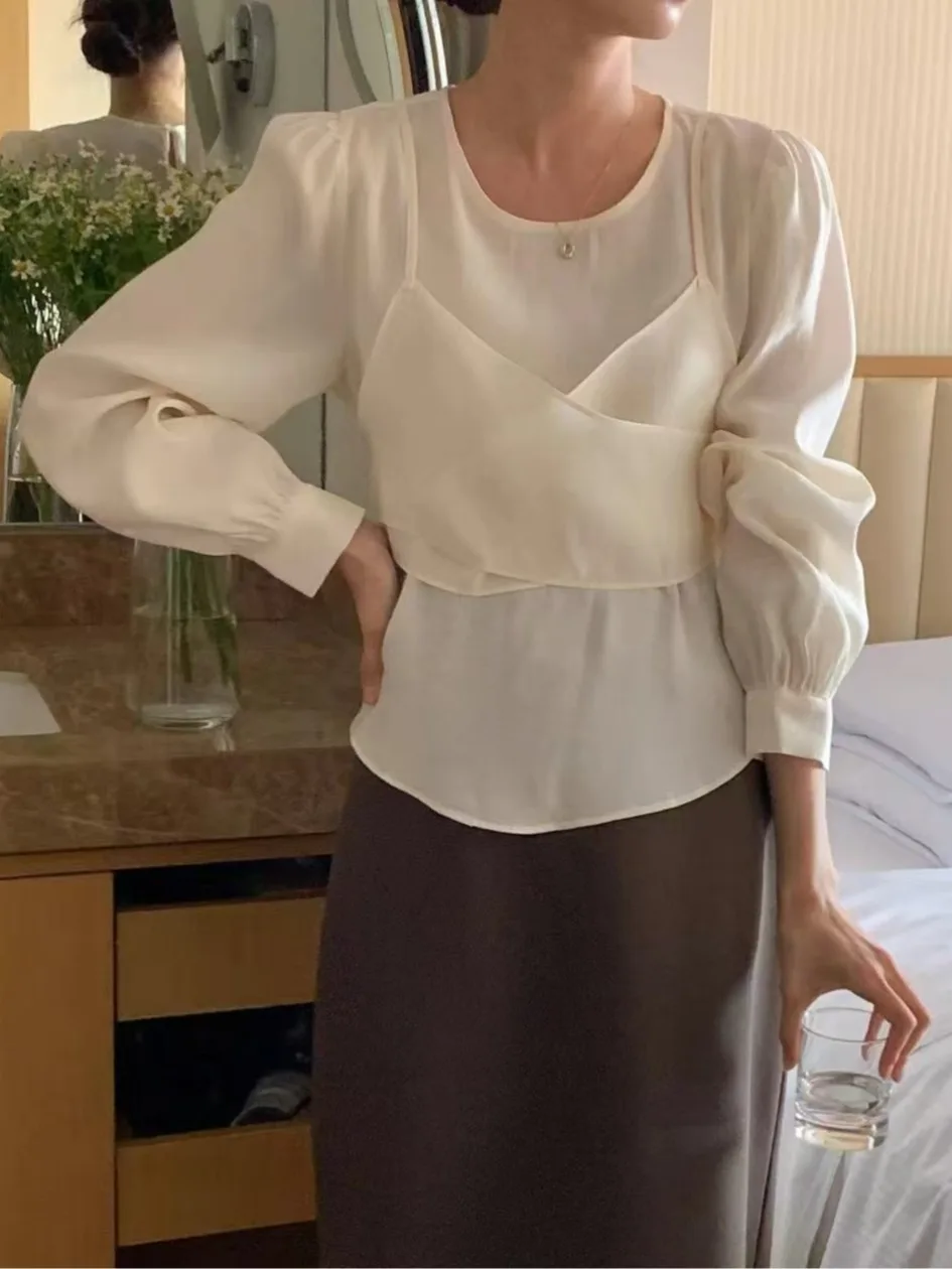 

Женская блузка для ранней осени с эффектом двухслойности, имитация перекрестных бретелей, с завязками на талии, приталенная, с объемными рукавами, полупрозрачная